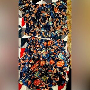 Express two-piece multicolor skirt set. Only worn once beautiful colors. Vibrant